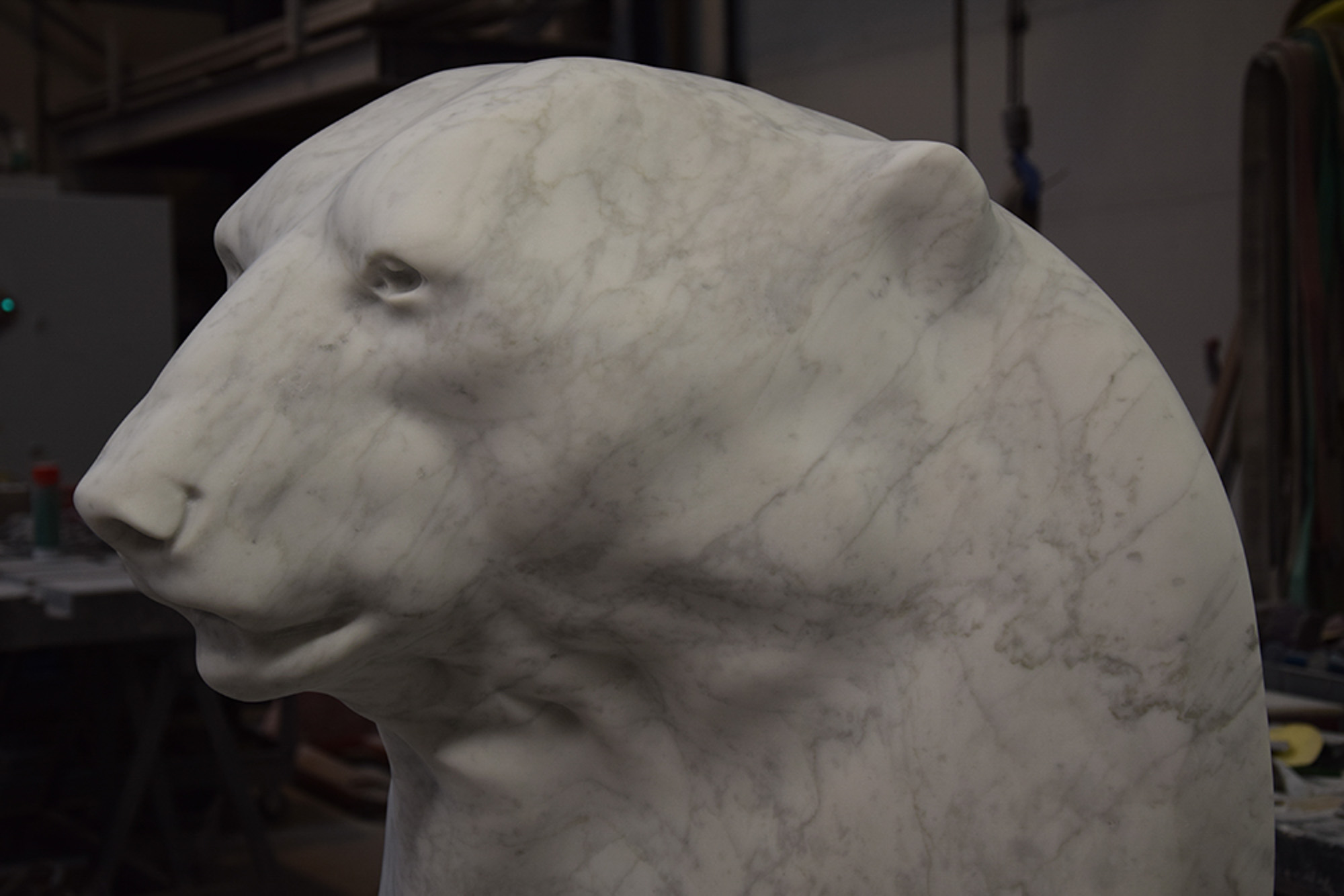 Anthony_Cognaux-DesignStone-The_Mineralist-Carrare_Marbre_Marble-Sculpture-Ours_polaire-White_bear
